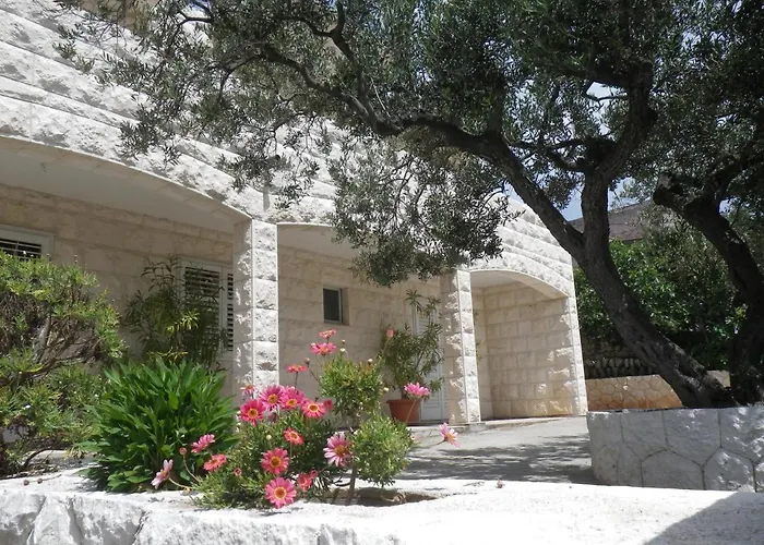 Πανσιόν And With Parking Space Hvar - 13296 3*